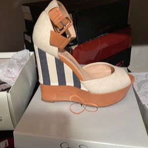 Jessica Simpson 7.5 wedge platform sandal